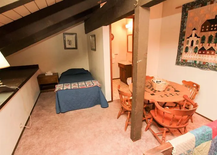 Mammoth Lakes Hotels with Balcony