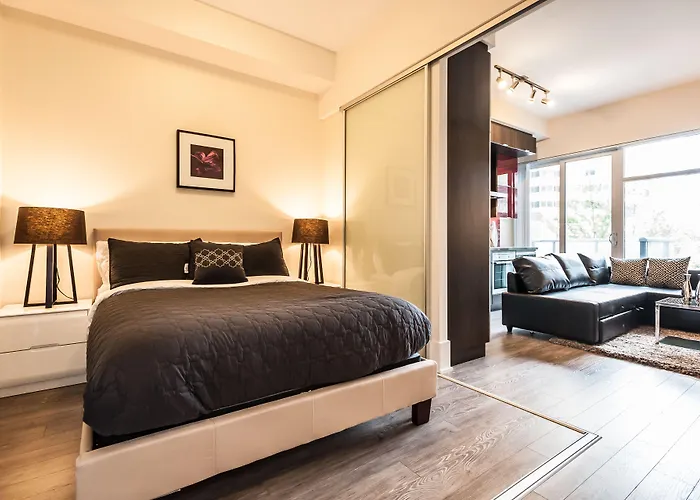 Toronto Hotels with Balcony