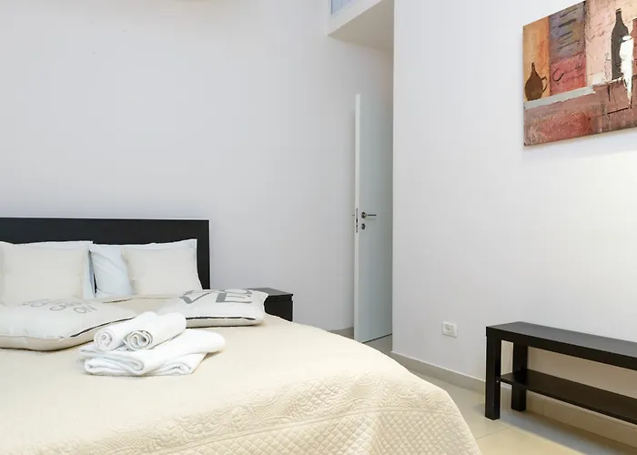 Tel Aviv Hotels with Balcony